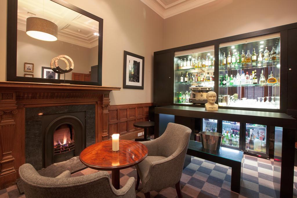 فندق ذا بونهام إدنبرة المظهر الخارجي الصورة The bar at the hotel